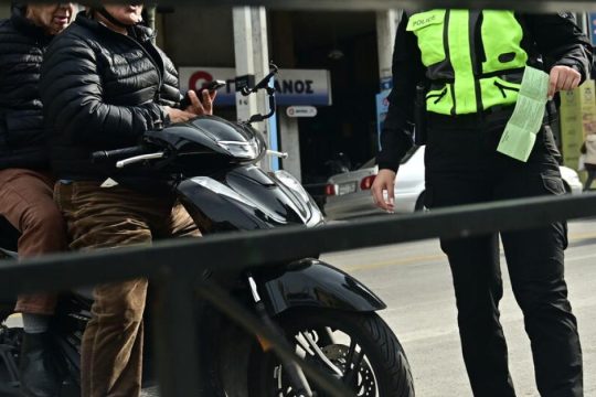 Αθωώθηκε ο γνωστός τράπερ για οπλοφορία - Καταδικάστηκε ο οδηγός της μηχανής
